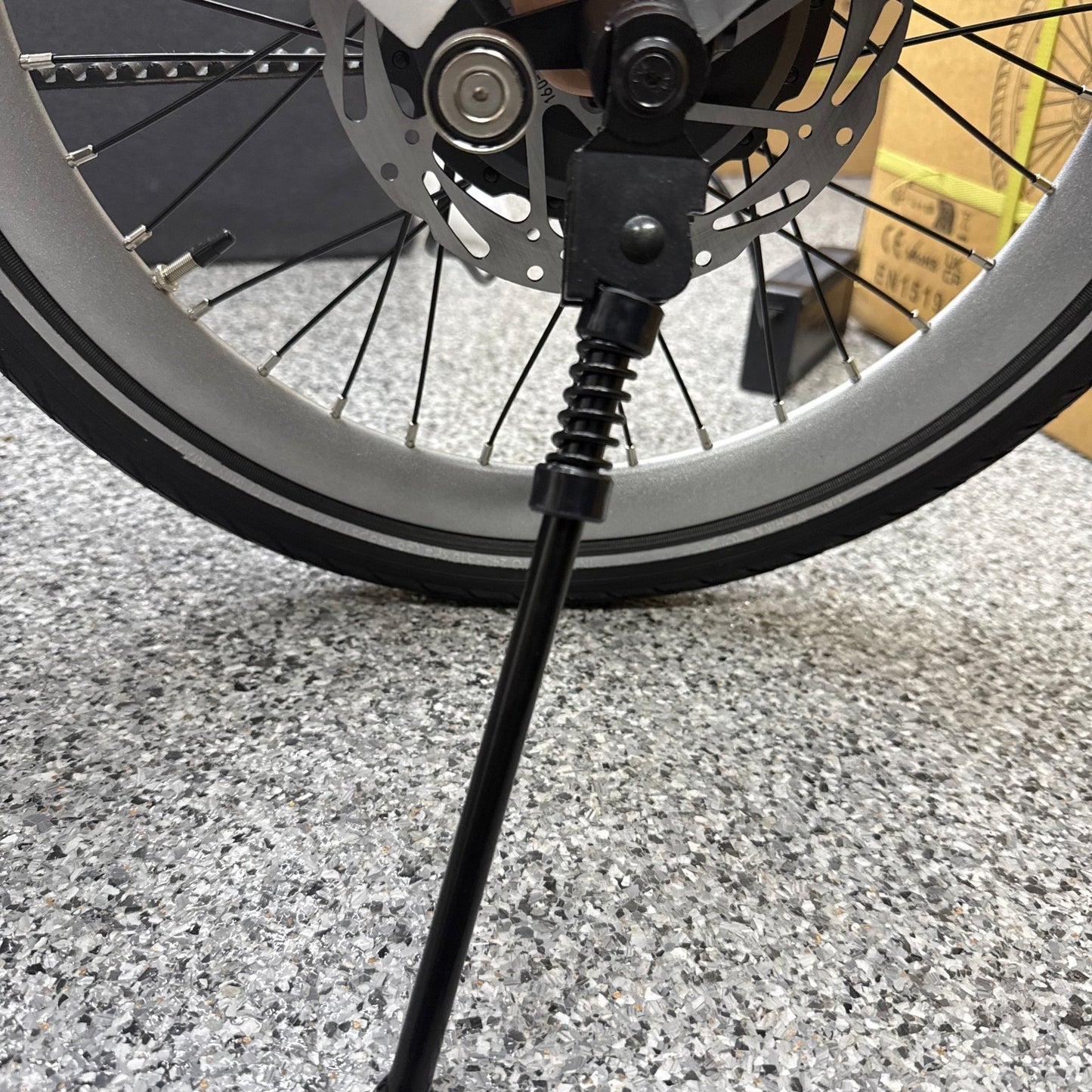 AIR CARBON KICKSTAND